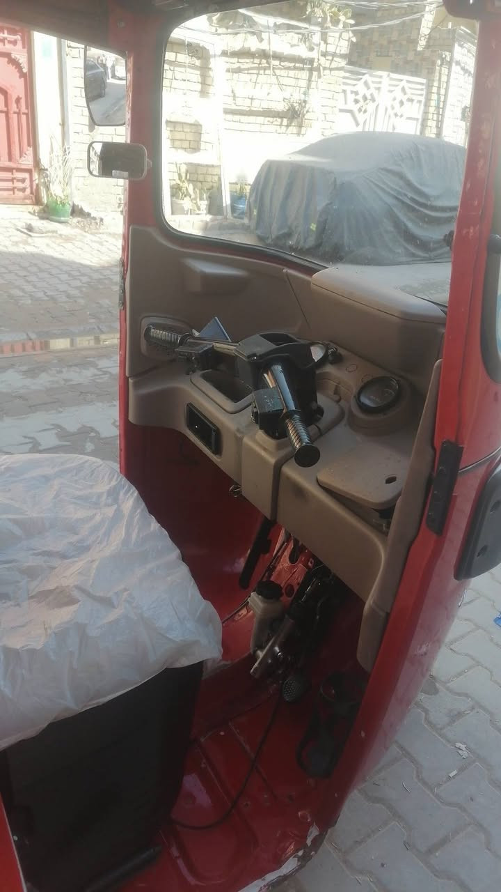 سلام عليكم شباب تك تك موديل 22 شهر 11 خير من الله من محرك من اكسل من كهربائيات مثل مواضحه بل تصوير غير بس ضربه جوه باب البانزين ومرشوشه رقم وسنويه جديد 
مكاني بغداد الشعله
***********
سعره 8800
