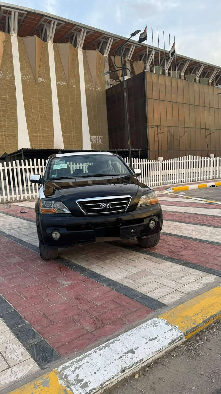 كيا سورنتو
مديل 2008 وارد امريكي
محرك 6 سلندر بلادي
رقم بغداد باسمي مشروع وطني 
مواصفاتها
فورويل دفع رباعي + فتحة سقف + كشنات جلد
+ تدفئة كشنات + تبريد تدفئة + شاشة + تحكم ستيرن + لايت عالي زنون + باتري جديد 
محرك و كير(  كفاله )
 وارد امريكي ضربتها جنطه +
وبالعراق + تبدیل باب الصدر مكاني ناصريه *********** السعر 88 وبيها مجال
