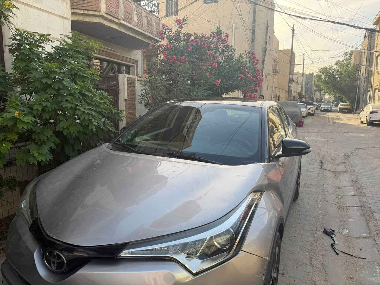 السلام عليكم للبيع او مراوس حسب القناعه تيوتا CHR وارد امريكي  حادثه جاملغ وبنيد  الشاصي بي سحب  موديل 19 بااسمي هزه وسنويا جديده مكان السياره ساحه عدن للاتصال ***********ماشيه  53 قطعتين صبغ تفاصيل اكثر اتصال على الرقم
