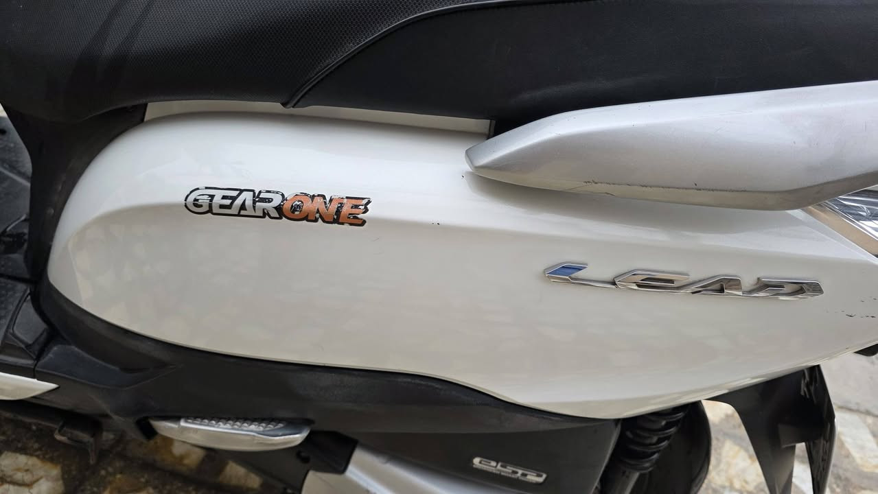 السلام عليكم دراجة هوندة ليدي 🇯🇵 ياباني
‏مرقم بغداد  مشروع وطني رقم إنكليزي بسمي تحويل ثاني يوم  هزة جديدة

‏مكينة125لون ابيض صدفي  

‏ماشية 24الف وبل يابان ماشية10 تالاف 

‏مواصفات

‏حساس ازدحام ✅

‏حساس استان ✅

‏تدفئة بل يدات ✅

‏الدراجة ورقة المزاد مالتهة وصور اليابان وتقريرهة  مالتهة موجود    

‏الدراجة مكفولة كفالة عامة 

‏​📍 المكان: بغداد - الشعب 

‏📞 للتواصل والاستفسار: (‪***********‬)📱
