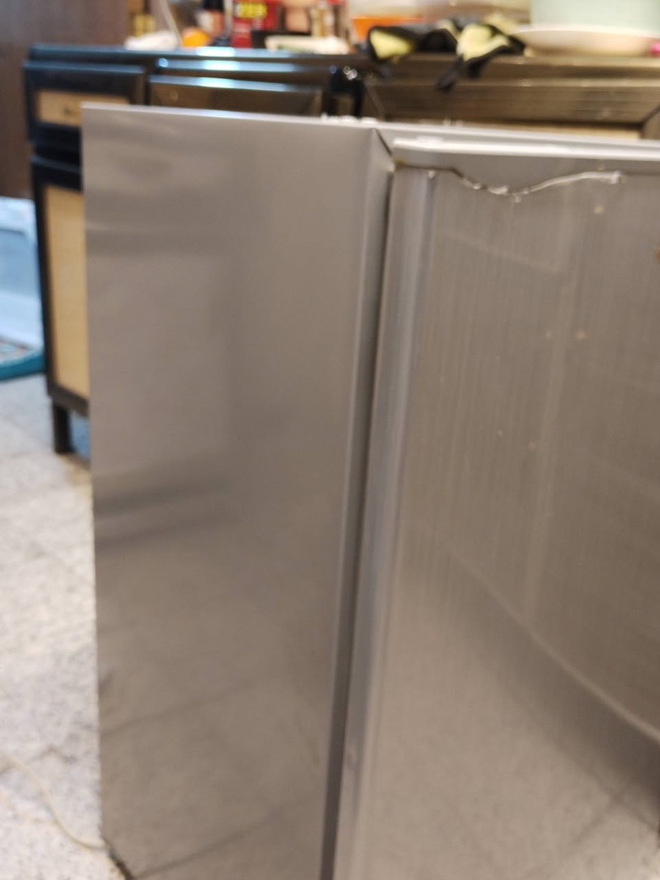 سلام عليكم ثلاجة صغيرة للبيع شرط ماداخلة تصليح تجميد فوووووول الشراي قبل ميجي اشغلهة الة يريد من يجي ياخذهة يشغلهة بيدة اقتصادية بل كهرباء قطرة خياس مابيهة تجي تاخذهة من البيت مكاني حي العامل 85وبيهة مجال بسيط حك الجية ***********
