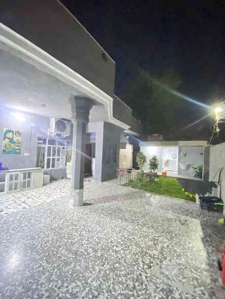 بيت البيع زراعي عقد ٢٥ مساحه ٢٢٠  بناء جديد ٢٠٢٢ كامل من جميع الخدمات كهرباء ماء مجاري تبليط قريب ع مستوصف والشارع العام يتكون من غرفتين نوم وصالتين واستقبال ومطبخين حار وبارد وحمام داخلي وصحيات خارجيه وحديقه  الاستفسار ع هذا الرقم***********
