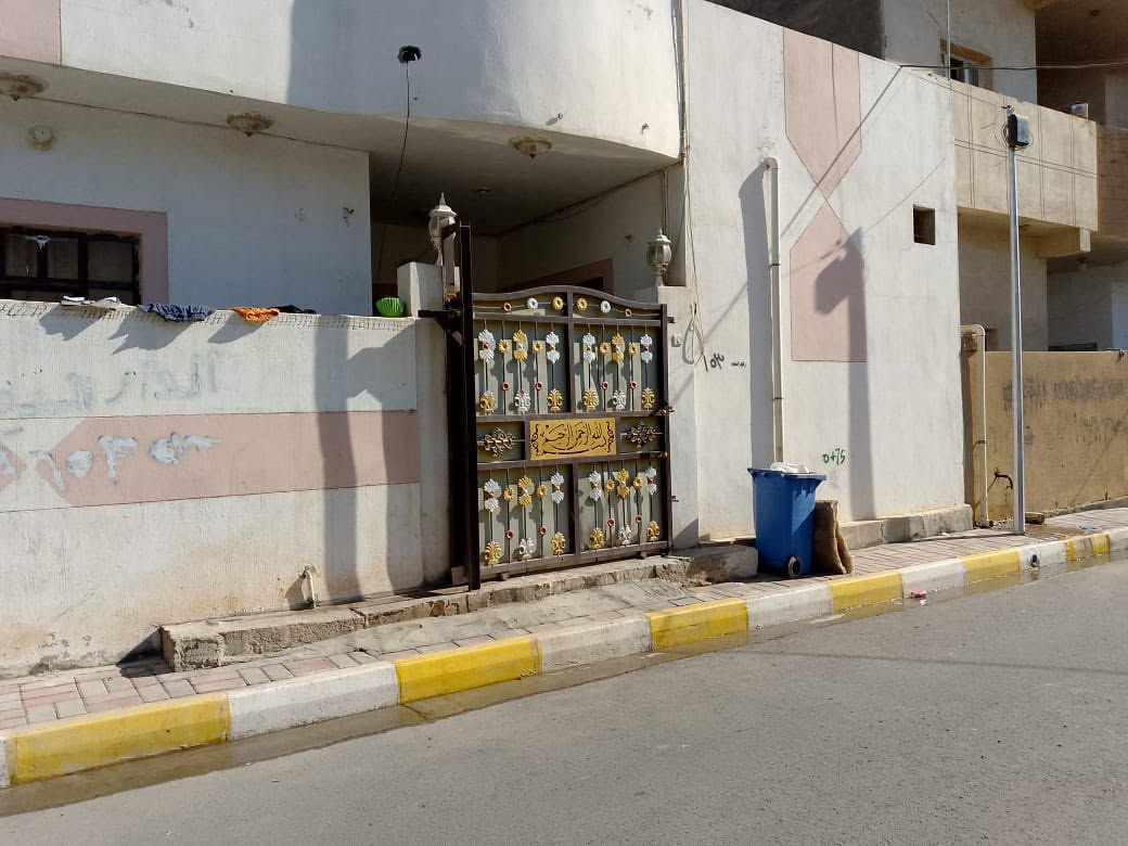 الدار 🏠 للبيع يرهم مراوس
 تأميم قرب مدرسه الحوراء 
مساحته ١٢٠م 
 يحتوي ؏‎ 
3غرف 
صحيات 
مطبخ خارجي 
للاستفسار 
***********

