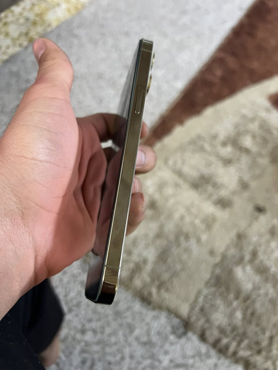 سلام عليكم ايفون 12برو ماكس للبيع لون ذهبي بطاريه79بلادي شاشه اصليه فقط بي  خط مبين بل شاشه شرط جهاز مامبدل جهاز دبل سيم  شي التواصل*********** بي واتس
