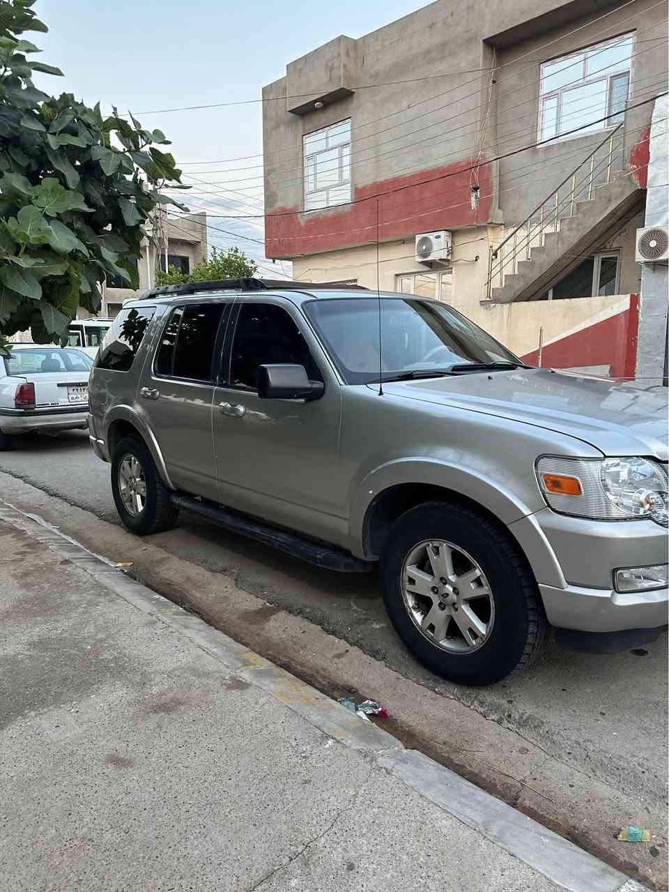 فورد يكسبلورر موديل ٢٠٠٨ كير و مكينه ده بل اكسن بشرط ٤ تايرة جديد ده عم و برين و وه رگه راو بشه رط سياره ي مزايده سياره كه لوك لوكه نرخي ٦٥ مجال 
*********** عميدي, دهوك
