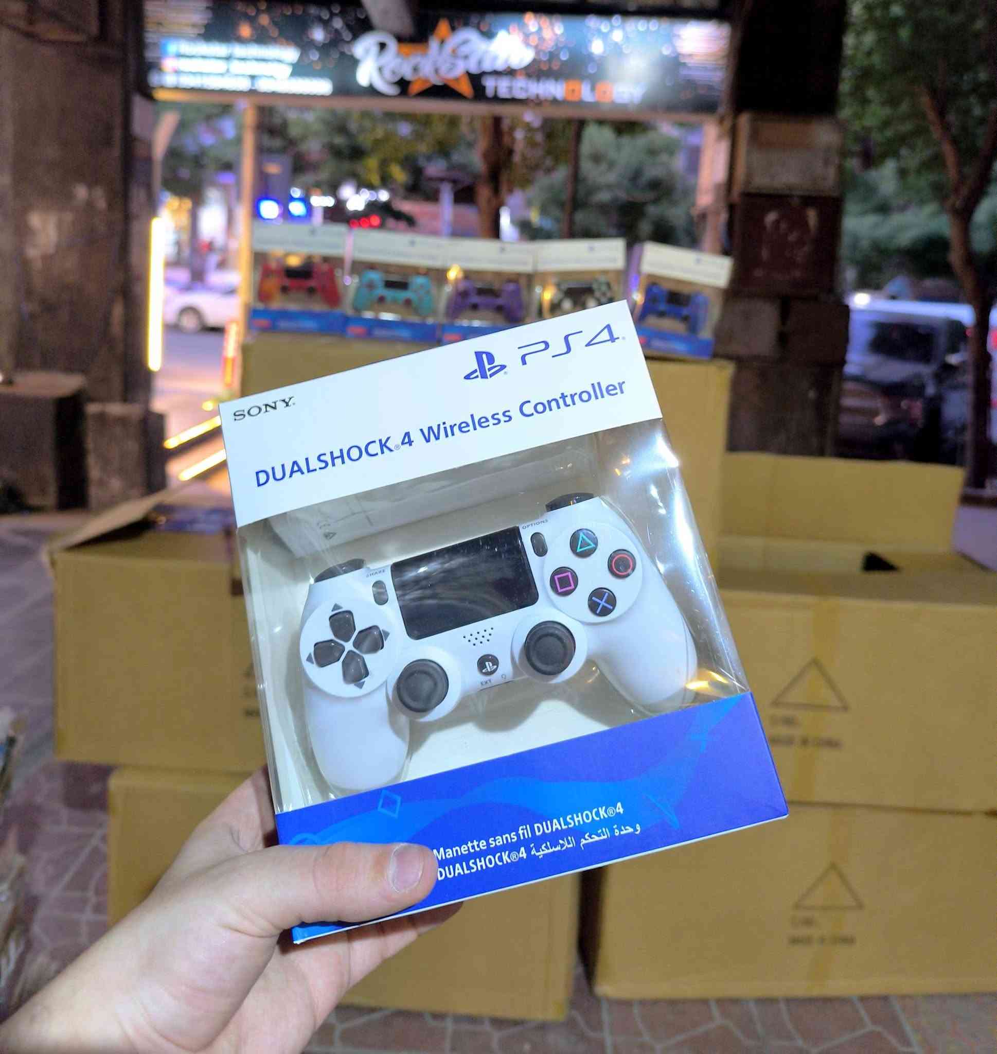 متوفر من مركز ROCK STAR 
قبضات ps4 كوبي نوع اول
بطارية 1000mah 
متوفر جملة ومفرق 
للتواصل 0948306086


**إذا كنت صاحب هذا الإعلان وتريد حذفه لأي سبب، رجاءا أرسل رسالة إلى الدعم الفني**