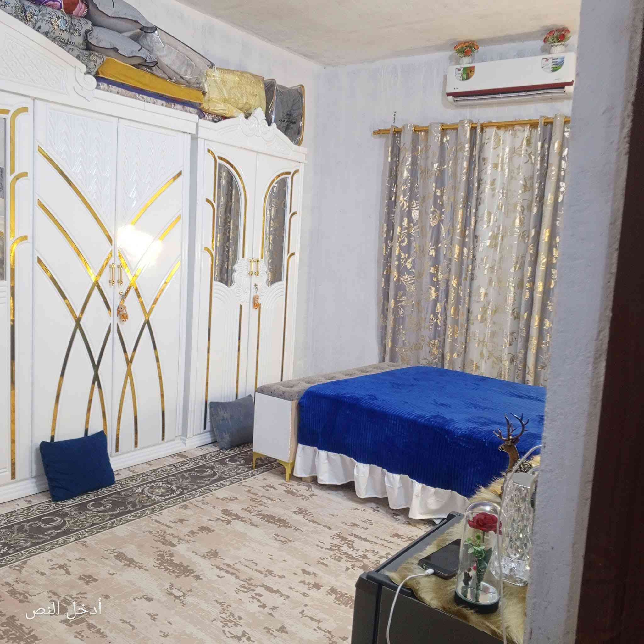 بيت زراعي 200م بناء جديد فرمستون بالدجين شارع حجي كشكول  قريب لمجموعة جون قرب شارع 40 الحي العسكري  غرفتين وصالة ومطبخ وصحيات نقص استقبال فقطق 
السعر 38 وبي مجال
***********  اتصال او واتساب
