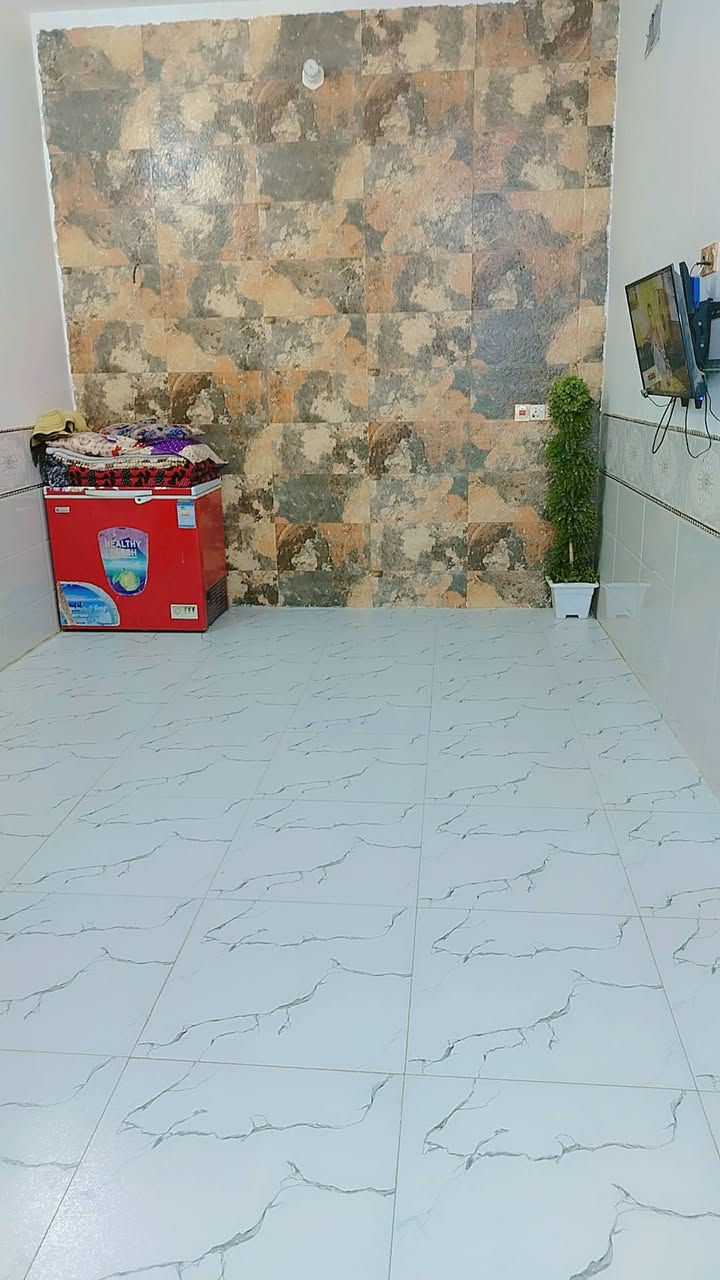السلام عليكم بيت 100متر بنا حديث بناء طابوك درجه اولا كله صب منطقتة جدا راقيه خدمات كامله فرع عرضه 9والرئيسي 15تبليط الافرع والرئسي منطقه منضمه وجدا ممتازه خدمات كامله اذا تحب تجي وتشوق بعينك سند 25قرار محكمه للاستفسار  ***********
