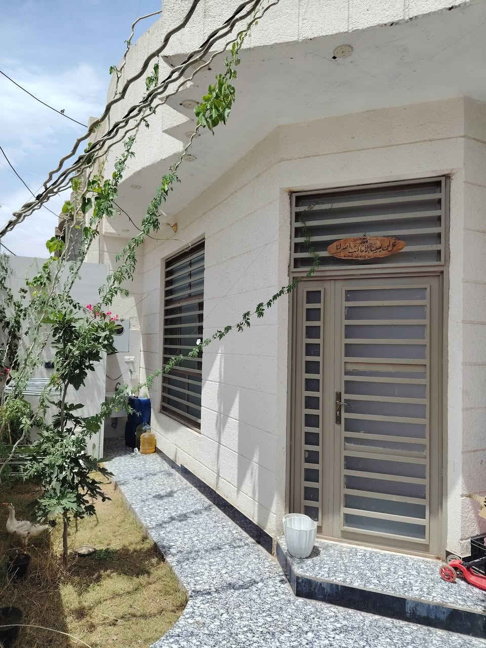 🏡دار للــبــــيـــع حـي الجمعـــيات منطقــــة               حجي حســــن  الأولى المسيجـــه
دار للبيع الجمعيات منطقة الحاج حسن الأولى لمسيجة  🛑 قــــرب الفلا    🏰       🛑

        

🏠المساحه (200)متر10x20يتكون الطابق الارضي 🏠

         🔥موقع ممتاز جدا  شارع10🔥

  🏘️غرفتين نوم 5×4وربع_صاله 9ونص .                 استقبال 4×6بيتونه_  🏘️

مناور عدد 2.       متر ونص في 3

        🏘️مطبخ 5ونص ×3ونص +حار متر ونص 🏘️  🏘️

        🚽صحيات داخليه 2ونص×3 

        🛁 صحيات خارجية 1ونص

     🛑للاستفسار مراسلةعلى واتساب

        (📲*********** اتصال او واتساب 

 علما يسلم الدار  خلال  فترة عشرة ايام. 
السعر 130وبي مجال
