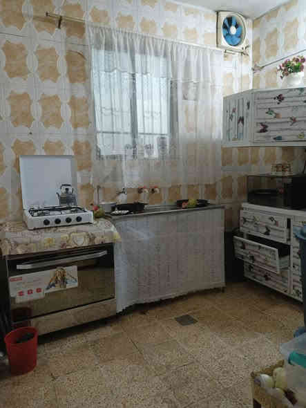 بيت للبيع 100 متر واجهة 10
بناء قديم ركن
حي التحرير( قرب ساحة الحجي)
طابق واحد:-
استقبال 
مطبخ 
مشتملات 
غرفتين 

مكتب دار العز للعقار قرب المدخل الاول حي الزهراء 
للتواصل على الرقم التالي 
***********
***********
واتساب 
***********
