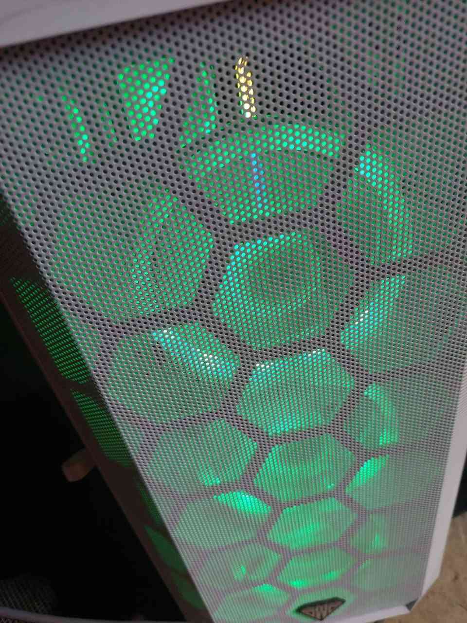 سلام عليكم تجميعه للبيع
GPU  RTX 3060 Zotac Twin Edge 12GB 
CPU  R5 5500
MB  Msi Mag B550M Bazooka 
RAM : Tforce 16GB 8x2 3600MHZ A-RGB Black
M.2  512GB (جديد)
HHD   512GB
PSU   650W (جديد)
CASE. 4Fan A-RGB (جديد)
كيبورد،ماوس،سماعه
استخدام أقل الشهرين والكراتين موجوده
سعر 900الف مكاني موصل


**إذا كنت صاحب هذا الإعلان وتريد حذفه لأي سبب، رجاءا أرسل رسالة إلى الدعم الفني**