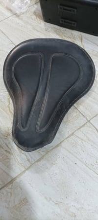 مقاعد دراجة • بهاذ الشكل • للبيع