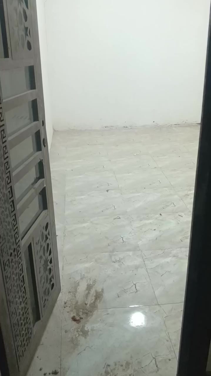 السلام عليكم يتوفر شقة الايجار المساحه 100متر في منطقة الشبانات قرب شارع أبو مهدي  تحتوي على غرفتين نوم وصاله ومطبخ وصحيات سعر الايجار 200
درج معزول ***********
***********
