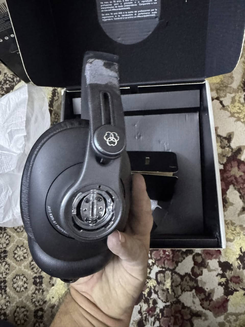 ٣ قطع ماركة AKG متضررات لكن المخدات مابيهن شي البيع على وضعهن للكل ٢٥ الف


**إذا كنت صاحب هذا الإعلان وتريد حذفه لأي سبب، رجاءا أرسل رسالة إلى الدعم الفني**