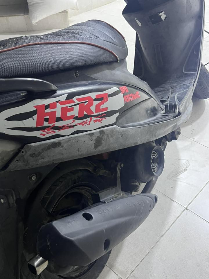 السلام عليكم ماكس للبيع الدراجة نضيفة مكينة خير من الله بوشة 49شلعة ومعدل السعر475وبيها محال للشراي***********
