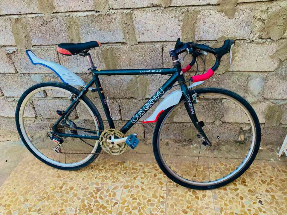 سلام عليكم 
متاح بايسكلات عدد ثنين للبيع ماركات مشهوره
حجمهم 27 
لون الاول اسود والثاني ازرك 
كله شغال شرط ونضاف تايرات جوابه جدد 
نمرات كله شغال
سعر الاسود ب 90
سعر الازرك ب 60
وبيهم مجال للطيبين 
مكاني قريب حمدانيه 
للتواصل خاص او اتصال ***********
