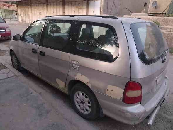 كيا كرنفال. موديل1998  سنويه لغايه 2027 محرك بنزين  بحاله جيده تبريد 3 قطع  عاطل والكشر  موضح بالصور  السعر 42. وبيها مجال ***********
