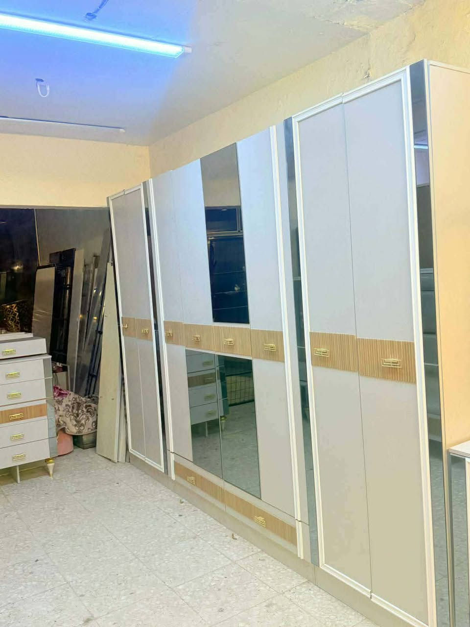 ✨ غرفة تركي 🇹🇷 ماركه اصلي
7قطع 
نظام سلايت
سرير مخزن عملي اناره شغاله 
 قماش وتر بروف أصلي
✨ نظافة 95/💯
السعر  / 650 
 شد ونقل مجاني داخل بغداد
توصيل للمحافظات بأسعار رمزية


**إذا كنت صاحب هذا الإعلان وتريد حذفه لأي سبب، رجاءا أرسل رسالة إلى الدعم الفني**