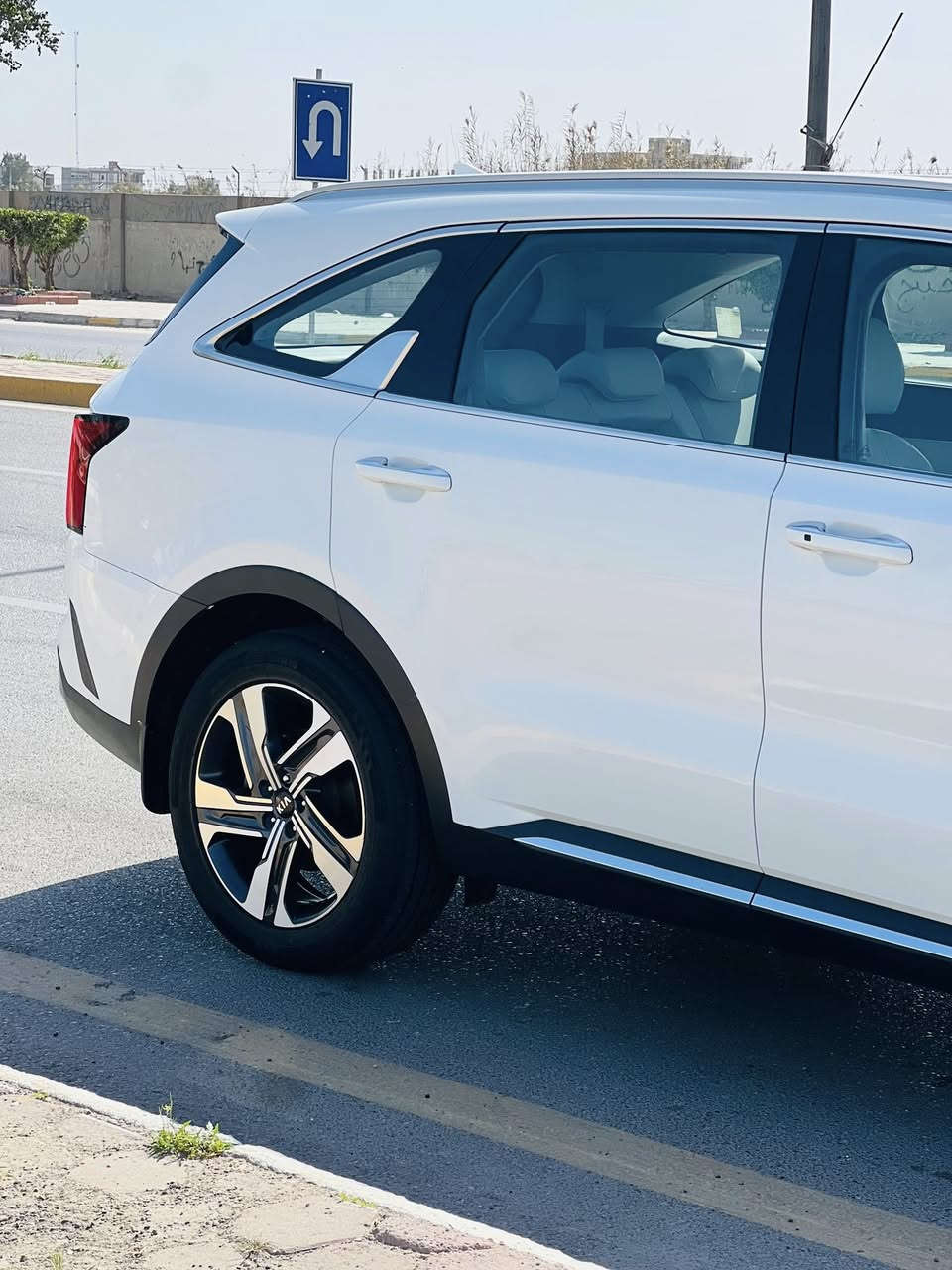 السلام عليكم
سورنتو للبيع موديل 2021 خليجي رقم بغداد  نكليزي باسمي تحويل مباشر  مكفوله كفاله عامه من التبديل والصبغ  مكينه وكير كفاله 
المواصفات مكينة 6 سلندر 
بصمه تشغيل/ بصمه بيبان/ تشغيل عن بعد/ جنطه كهرباء/ جي بي اس/ كراسي كهرباء اماميه وخلفيه/ كير ماوس/ نضام مانع انزلاق/ نضام نزول منحدرات/ 7 راكب/ 3 قطع تبريد / هند بريك بصمه/ كير 8 نمر / ويل كروم 19/ كامره دواره / 
وباقي المواصفات معروفه 
مكان السياره بغداد 
رقم الهاتف/***********/ وبي وتساب 
السعر /267/ وبيه مجال حك الجيه والضيافه
