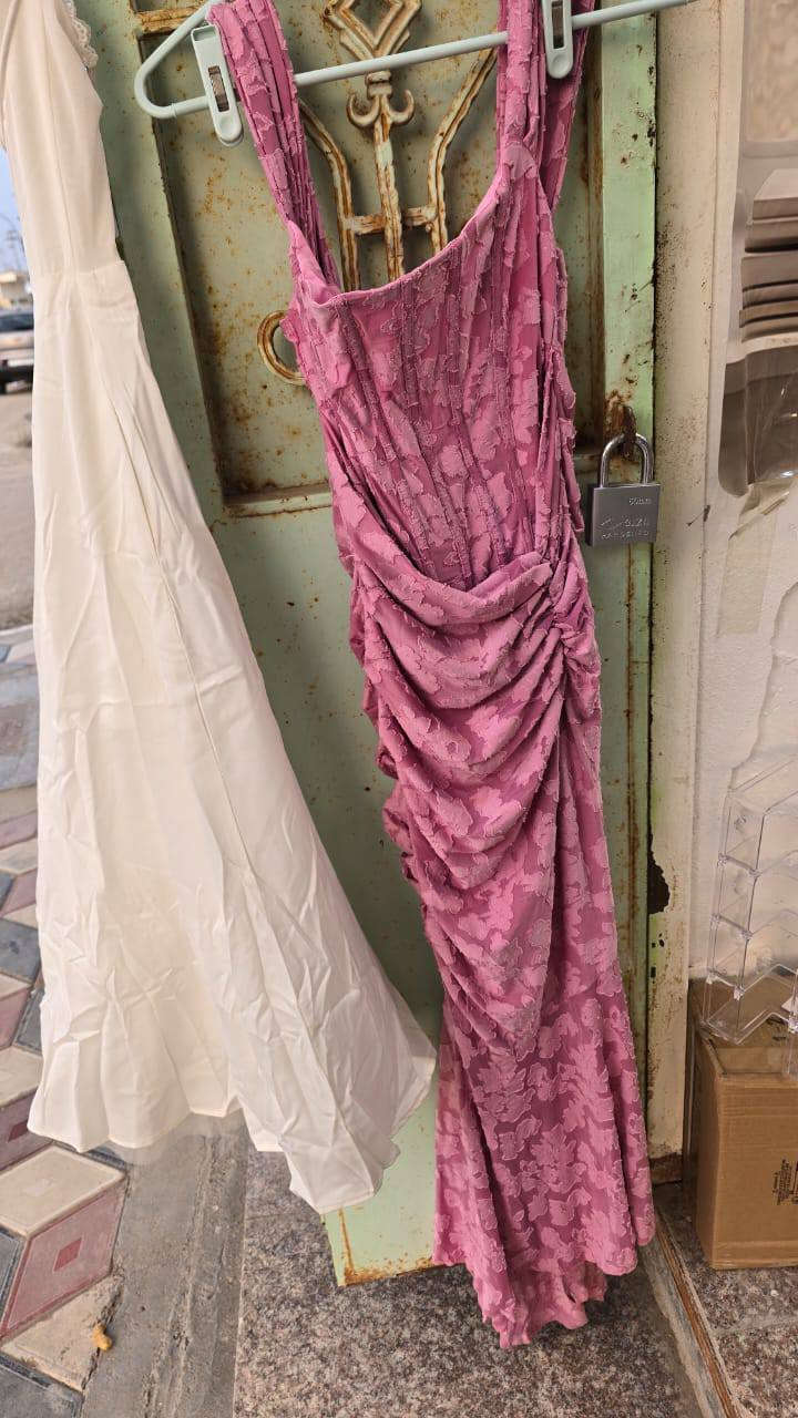 فساتين 
السعر ١٠


**إذا كنت صاحب هذا الإعلان وتريد حذفه لأي سبب، رجاءا أرسل رسالة إلى الدعم الفني**