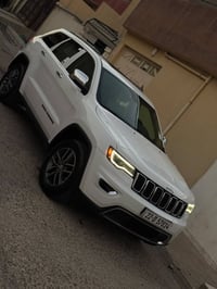 جيب كراند شيروكي ٢٠١٧ لمتد فول معروف بسوك كلين مابيها صبغ ولا بارد بس ...