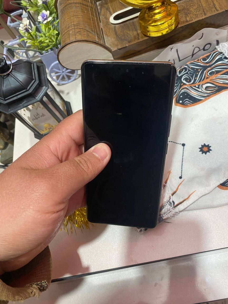 الجهاز كلش جديد
ذاكره 256
رام 12+12 
معالج سناب دراگون 7s gen 2 5G 
كامرة سوني IMX 890 OIS
زوم 120X
شاشة 120Hz
شاحن 67 W
مع كامل ملحقات
السعر «320»» 
جهاز جديد لوك شخطه مابي 
بدون ملحقات 
*********** حمزة, القادسية
