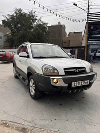 توسان 2009 خليجي مكفوله بدون صبغ بيها مكانين بارد كلش قليل  شاشه  حساس...