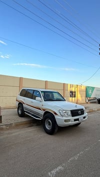 لاند كروز 2001دخول كويتي  سياره جاهزه من جميع نواحي  أدوات. ومنومه سعر...