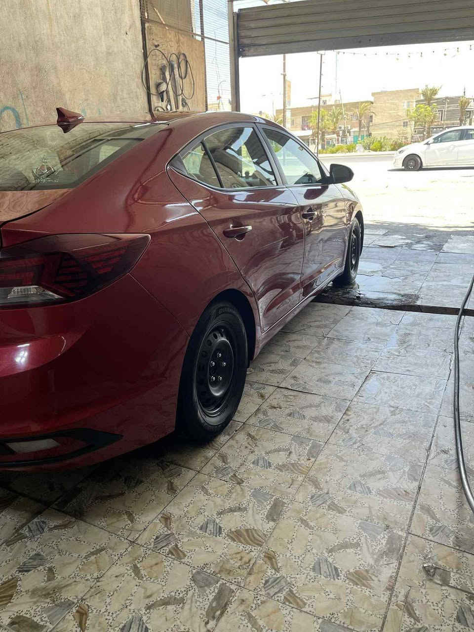 سلام عليكم شباب مرخصت ادمن الانتره 20 للبيع حادث جاملغ وربع بنيد  سعر 122 رقم رولي بغداد ***********
