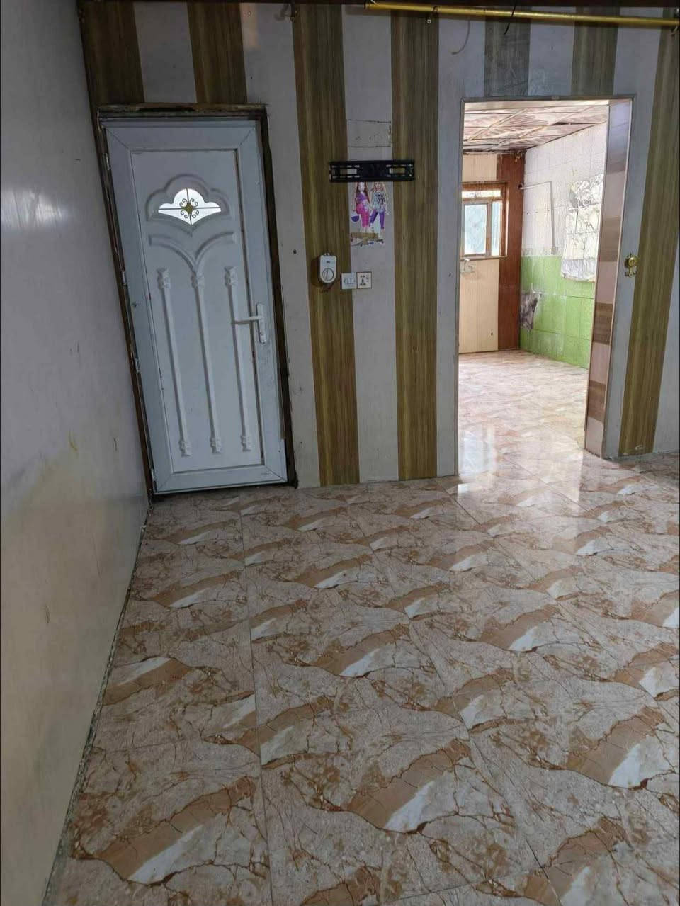 بيت ١٠٠ للأيجار
كامل من كل شي غرفه ومطبخ وكلدور وصحيات داخليه وخارجيه
/ حي الجزائر /البو عليان
للأستفسار 
***********
