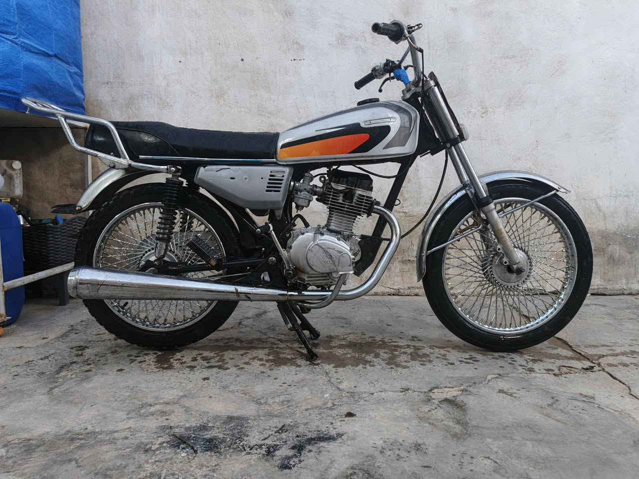 ماطور للبيع 4گیر نضيف من تاير لتاير شرط انطيك فول شعله بس بيهه شويه صرف كلشي مابي سعر 275 وبي مجال بسيط


**إذا كنت صاحب هذا الإعلان وتريد حذفه لأي سبب، رجاءا أرسل رسالة إلى الدعم الفني**