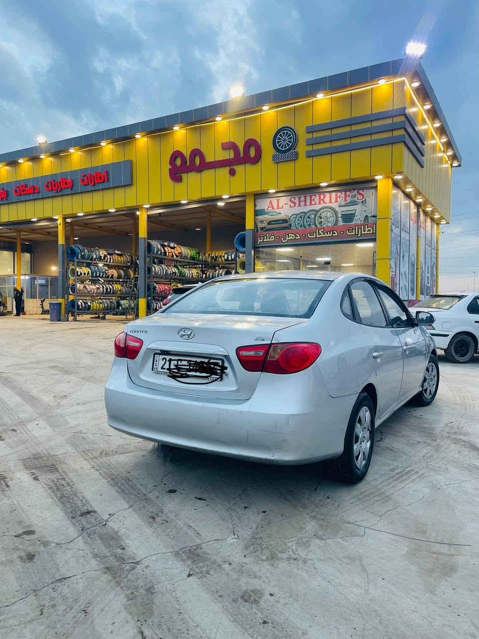 سلام عليكم  
النترا موديل 10 
الرقم سليمانيه 
تحويل 
بيها صبغ ٤قطع 
السعر 90وبيها مجال 
***********
***********
