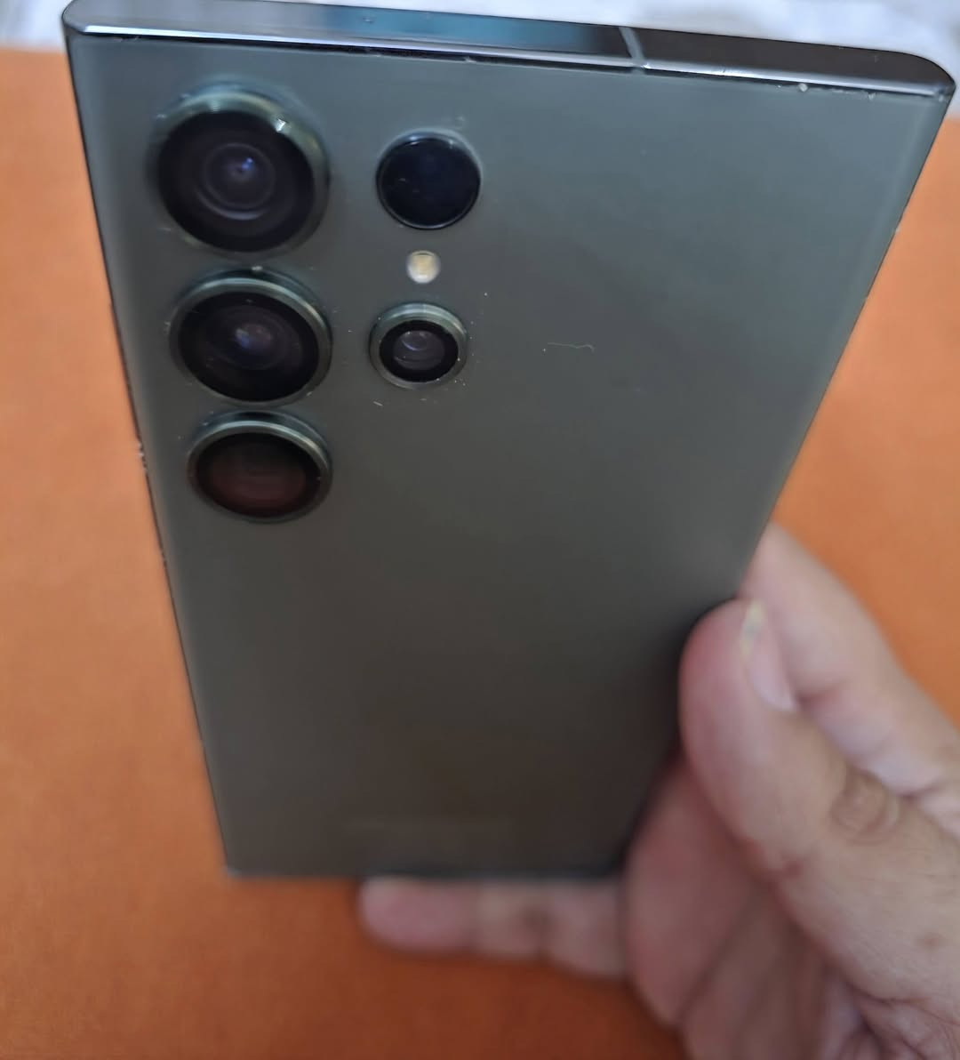 سامسونك  s23 الترا 
ذاكره 512  
نضافه ٩٨ بل ميه  بي شخطه بسيطه جدا يم حافه القلم 
مبدل بطاريه اصليه قبل سبوع  من سامسونك 
كامل الملحقات علبه وكفر ولزكه  ولزكه كامره وهل امور كلها جدد قبل سبوع بدلتهم 
للبيع السعر 750 الف 
العنوان بغداد  الحريه مقابل هايبر ماركت التعاون او حي الجامعه  قرب مجمع الايادي السكني 
***********
