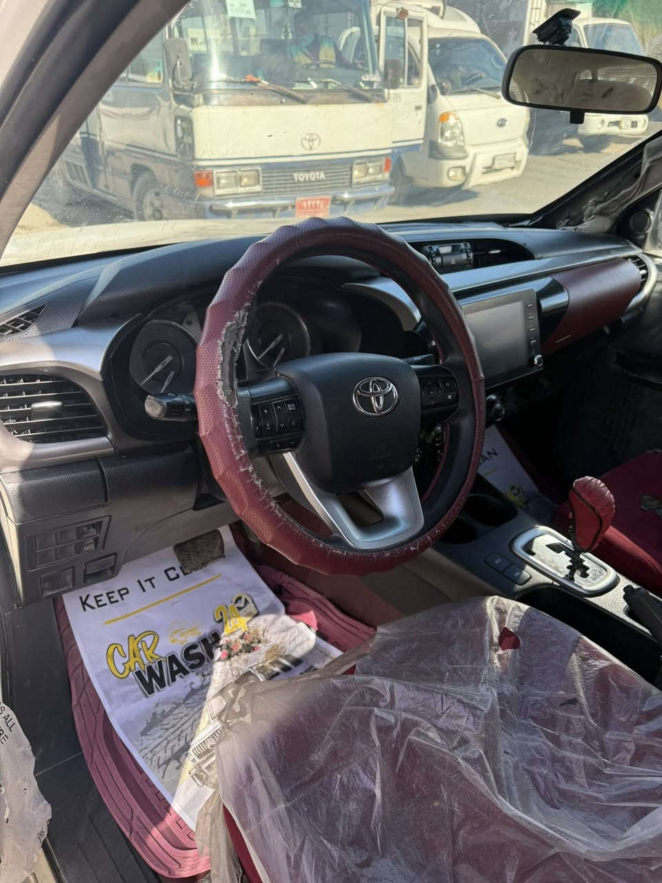 السلام عليكم لبيع هايلوكس موديل  2023ساز ابيع عله حادثه بيه حرك بسيط رقم كربلاء دولي مكان سياره بغداد سعر 170 بيه مجال  اتصال ‏ ***********
