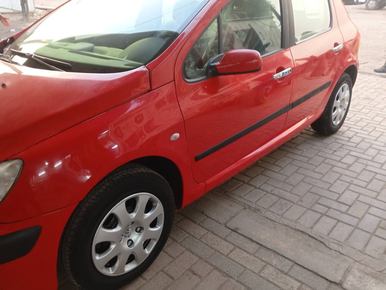 السلام عليكم بيجو 2005 بيه مكانات صبغ مكفولة من الظربه كير مكينه صدر تخم تاير  كهربائيات دواخل بلاد تبريد ثلج ثلاجه شغاله السعر 58 بيه مجال حك ***********
