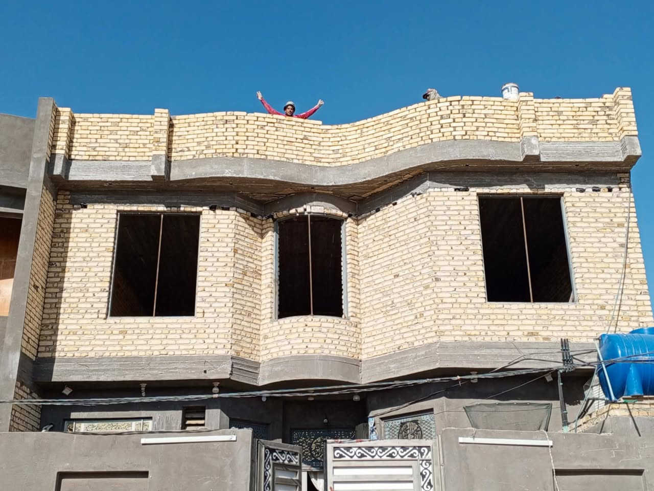 سلام عليكم البناء عامر عويد شغل طابوك عل درب شغل درجة اولى انتصال *********** وتساب
