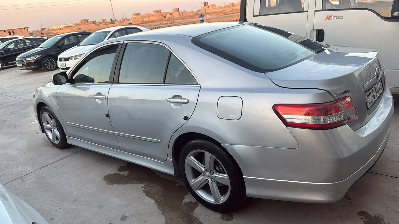 السلام عليكم تيوتا كامري 2011 وارد خليجي السياره نص مواصفات 5ويلكب سبايدر داخل لونين بك لايت لايت لايت عدسه نص مواصفات السياره رقم اربيل رقم وسنويه وهزه وفحص جديد محرك 2500 مفتوح كازكيت تحويل وكاله ثاني يرم طخم تاير صدر كير محرك كله. بشرط السياره بيها الجملغ خلف السكن صبغ بخ فقط بدون معجون بدون دواخل حلوه السياره وناصبه 
***********
