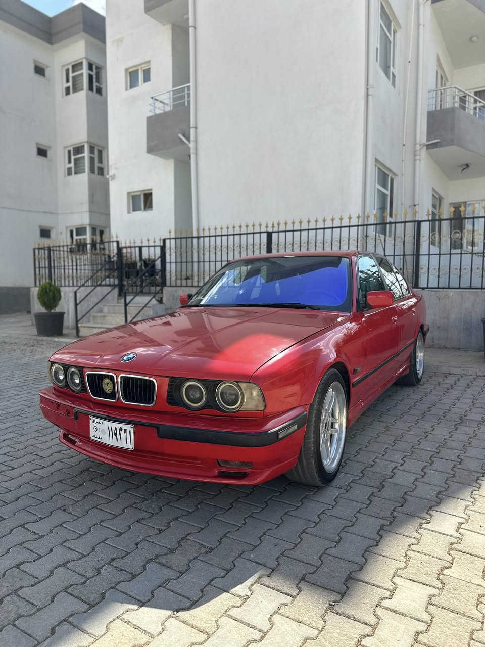 سڵاوی خوا لە هەموو لایەك♥️
ئەم BMW ە نازدارەمان هەیە بۆ فرۆشتن 525 ی دیجیتاڵ 
گێڕ ئۆتۆماتیك ، سەیارەکە ماشەڵای ئەوێت نەک لێدراو قرچ 
شوێن چەکوشی پێوە نیە پێشو پشتی کەپس و بێ قرچی شە  تازە عام کراوە بۆیاغی زۆر جوان کراوە 
1993 یە مۆدێلی 4 جام کارەبا سلاید  4 تایەو ویلی M ی لەسەرە دەعامی پێشو دوای کراوە بە M  گێڕ و مەکینەی بە شەرت و بڕۆ فەحسی خۆتی بکە بێ منەتانە 
ئاڕمی پلاستیک هەولێرە بەشەرتی ئەوەلیات و غەرامە 
سەیارەکە بێ کێشەیە ((لە سلێمانیم ))سعری  ( 42 )گەڵاو معامەلەیە ♥️
***********
--
 Rez bo Admin ♥️
