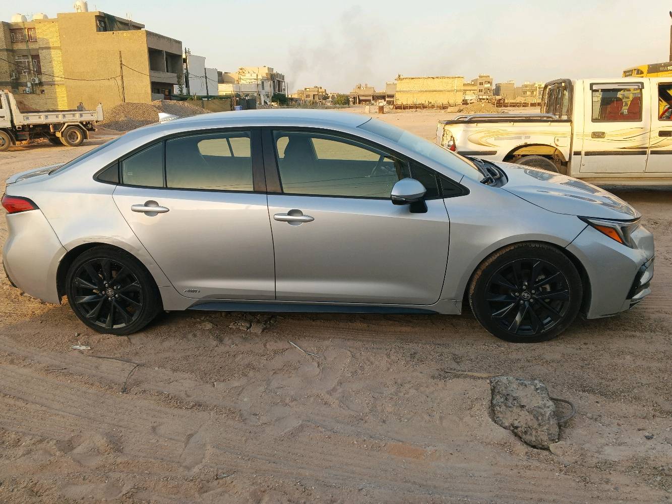 سيارة كورلا هايبرد موديل 23 وارد امريكي محرك 1800 حادث خلفي مكان السيارة بغداد الدوره