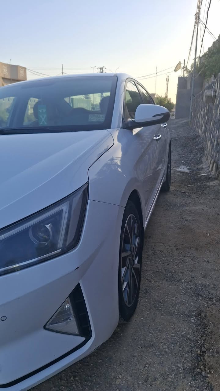 سلام عليكم النترا موديل 20 خليجي سياره بيه طخه موثق فيديو مع الصور شوف العين
رقم بغداد فول مواصفات 
المكان كربلاء 
السعر ١٥٥ وبيها مجال 
باقي 
التفاصيل 
***********
