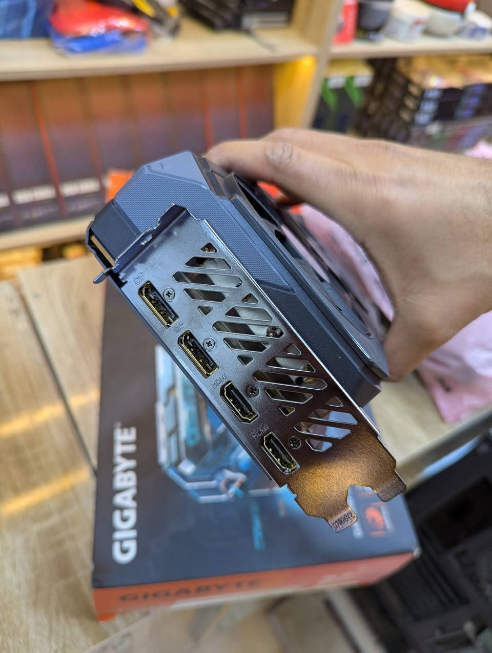 سلام عليكم 
9070xt
مفحوص و استخدام شئ قليل 
سعرة مليون دينار 
قفل


**إذا كنت صاحب هذا الإعلان وتريد حذفه لأي سبب، رجاءا أرسل رسالة إلى الدعم الفني**