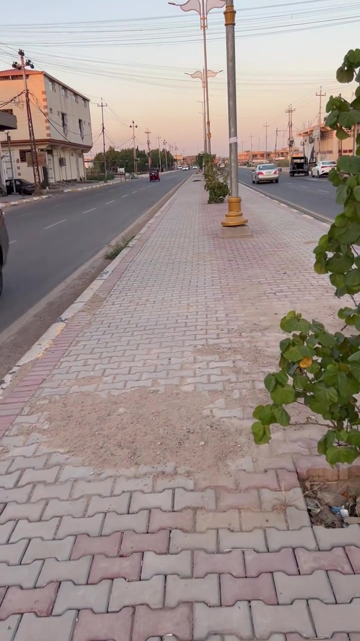 السلام عليكم بيت للبيع المساحة 250 متر حي الغدير يبعد عن الشارع العام حوالي 50 ثاني بيت بعد الشارع العام 
طابو صرف 

اربع غرف نوم 
استقبال 
مطبخ 
صاله كراج سياره 
مخزن عدد 2  
السعر 215 مليون وبي مجال 
 واي استفسار خاص او الاتصال ***********
