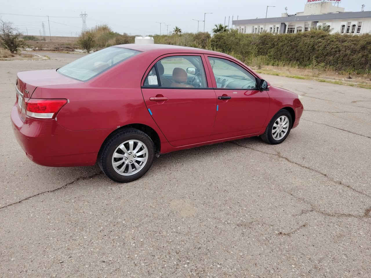 سلام عليكم بي وايدي جي 3 موديل 2013 للبيع السياره ماشيه 108 الف مكفوله كفاله عامه بسمي مكينه 1800 بصمه السياره ابواب وجنطه العنوان بغداد بسمايه منطقة الحريه رقم التلفون *********** ـــ***********
