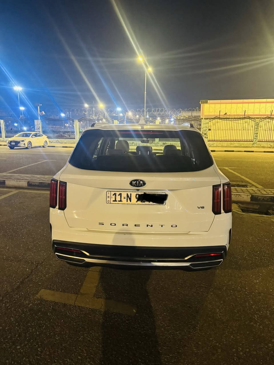 � للبيع – سيارة مميزة بحالة ممتازة
🚗 

Kia Sorento

 2021 – فئة GT-Line (فل كامل)

💰 السعر: 26,500 دولار

📍 الموقع: العمارة

📄 اللوحة: بغداد خصوصي

🚘 المواصفات الخليجية

📏 الممشى: 74,000 كم

⛽ الوقود: بنزين

⚙️ ناقل الحركة: أوتوماتيك

🔋 المحرك: 3.5 لتر V6 – 6 سلندر

🎨 اللون: أبيض

🪑 المقاعد: جلد – 7 ركاب

✨ أهم المواصفات:

�️ محرك 3.5 لتر V6 قوي بسحب ممتاز وتسارع سلس

✔️ ناقل حركة 8 سرعات أوتوماتيك

✔️ نظام Drive Mode (Comfort / Smart / Sport / Eco)

✔️ نظام Terrain Mode (Snow / Mud / Sand) – خاص بالدفع الرباعي

✔️ فتحة سقف بانورامية مزدوجة

✔️ جنوط رياضية قياس 19 إنج (تصميم GT-Line)

✔️ إضاءة أمامية وخلفية LED كاملة

✔️ دي لايت LED

✔️ مرايا جانبية كهربائية مع طي أوتوماتيك وإشارات

✔️ شاشة 10.25 إنج عالية الدقة

✔️ نظام صوتي مميز (بعض النسخ Bose)

✔️ شاحن لاسلكي للموبايل

✔️ عدة منافذ USB أمامي وخلفي

✔️ فتح السيارة عن طريق الاقتراب (Smart Entry)

✔️ تشغيل عن بعد (حسب النسخة)

✔️ مثبت سرعة ذكي مع خاصية التوقف والانطلاق

✔️ نظام المحافظة على المسار

✔️ مساعد تفادي الاصطدام الأمامي

✔️ تنبيه حركة خلفية عند الرجوع

✔️ فرامل يد إلكترونية + Auto Hold

✔️ شاشة معلومات وسطية رقمية

✔️ مكيف خلفي مستقل للركاب

✔️ زجاج خلفي مظلل مصنع

✔️ ديكور داخلي تطريز GT-Line ولمسات رياضية

✔️ كاميرا خلفية + كاميرا 360 درجة

✔️ حساسات أمامية وخلفية

✔️ نظام بصمة + دخول ذكي (Smart Key)

✔️ تشغيل بصمة

✔️ شاشة كبيرة مع Apple CarPlay

✔️ عدادات رقمية

✔️ مثبت سرعة + رادار

✔️ تحذير مغادرة المسار

✔️ مراقبة النقطة العمياء

✔️ مقاعد كهربائية + ذاكرة مقعد

✔️ تدفئة وتبريد مقاعد

✔️ تحكم أوتوماتيكي بدرجة الحرارة

✔️ باب خلفي كهربائي

✔️ AWD دفع رباعي✔️ 

🛠️ الحالة:

🔹 بدون صبغ

🔹 ضرر خفيف في الباب الأمامي (رصعات خفيفة فقط كما موضح بالسونار )

🔹 السيارة نظيفة جدًا وجاهزة للاستخدام

📞 للاستفسار: ***********
