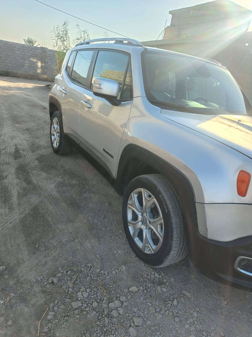 السلام عليكم  سياره للبيع  موديل 2018 وارد أمريكي  حادثه بنيد  وصور السونار موجوده السعر 130 وبيه مجال تلفون ***********
