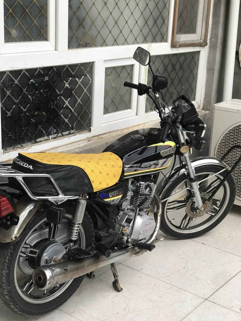 دراجه سيفان للبيع أرواق كرتونية ب 400 قفل ديالى الخالص ***********
