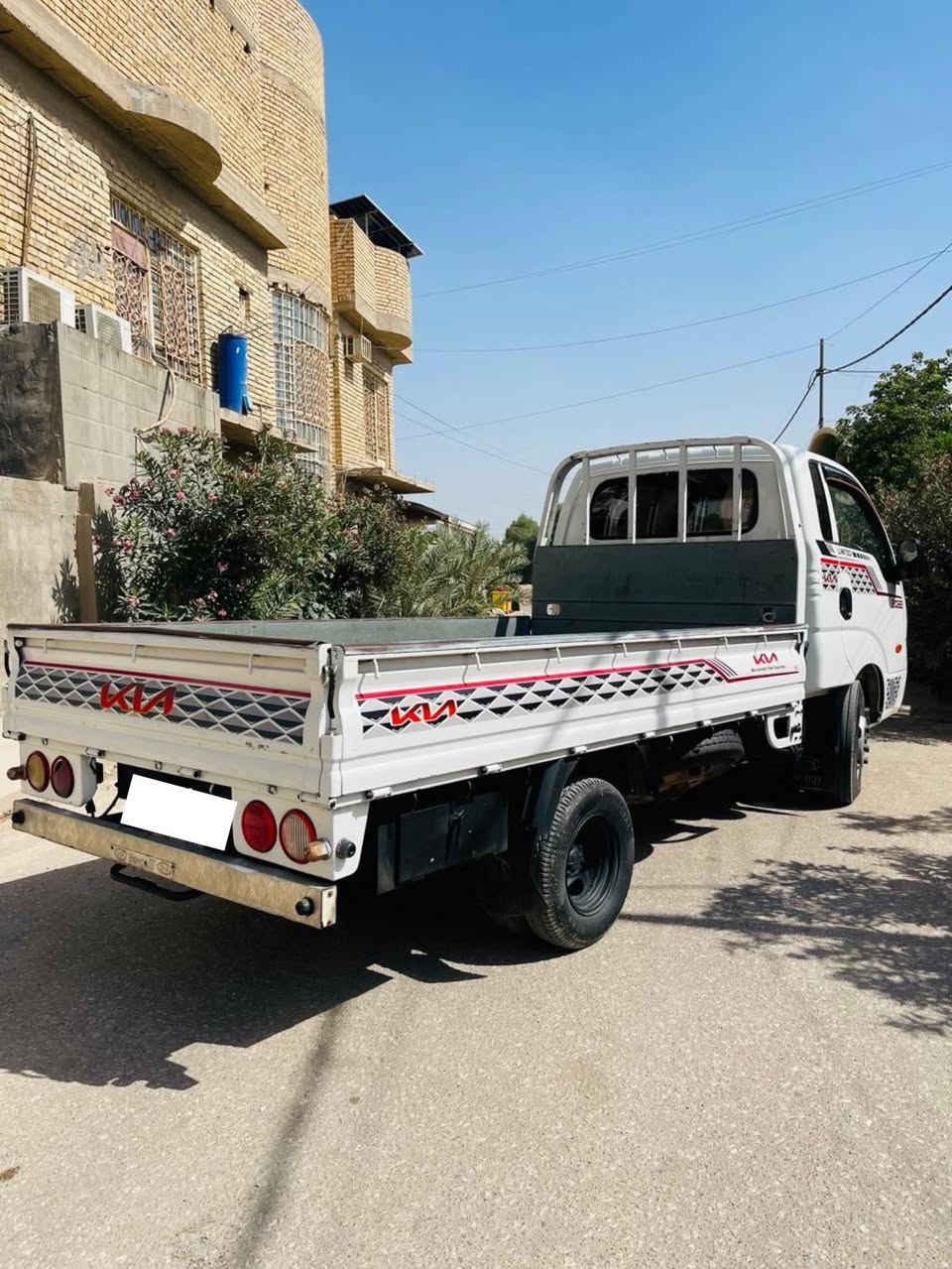 السلام عليكم
كيه بنكو فحل مديل 2013 مسكر 
مكفول كفاله عامه من الضربه والتبديل 
بيه صبغ بلبدي فقط 
جاهزه مكينه 
كير حداديه تخم تاير كله بشرط 
سياره جاهزه للخير مانقصه برغي 
رقم ذي قار تريد وقاله تريد تحويل 
سعر ٩٩ وبيه مجال للشراي 
مكان سياره بابل حله لمدحتيه 
لاستفسار ***********
