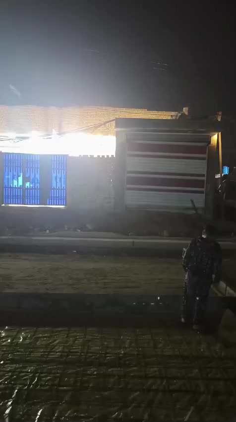 السلام عليكم داران للبيع في حي نهاوند 4 المساحه البيت الركن 260 يحتوي عل غرف 2 ومطبخ وصاله و استقبال و صحيات خارجيه وداخليه وساحه سيارت 2 ومحل والبيت ثاني طابقين المساحه 280 يحتوي عل غرف 5 و صاله فوق وجوه و مطبخ فوق وجوه واستقبال وصحيات خارجيه وداخليه فوق وجوه وساحه سيارات 2 و حديقه بنيان حديث 2023 كله سيراميك عل سايدين خدمات كامله صب واناره شارع 30 للاتصال الرقم ***********
