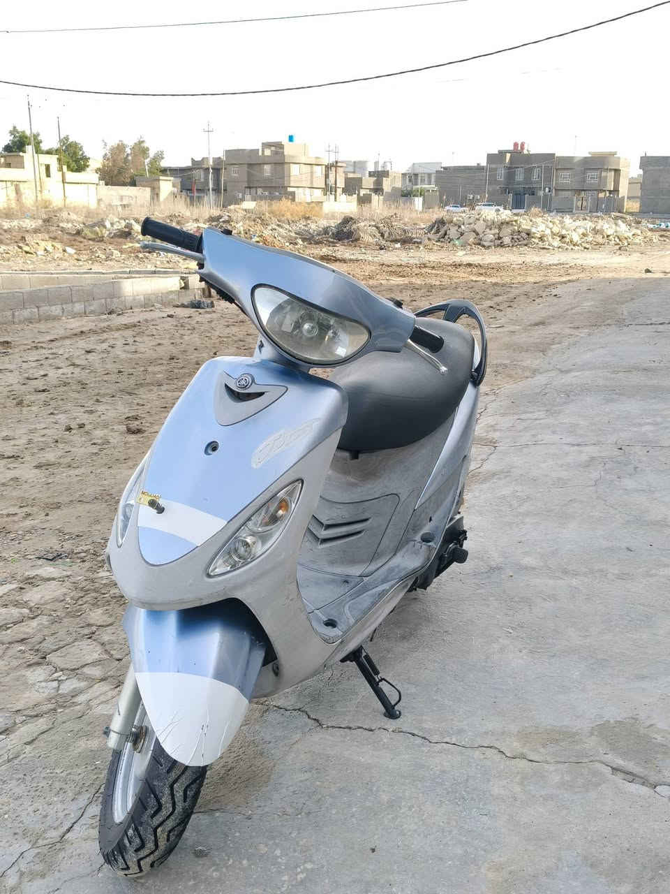 سلام عليكم دراجه ماكس للبيع نضافه 1 عل 1 ماشيه 27 الف فقط جديده سعر مليون و 100 لون مميز سمائي رقم ***********
