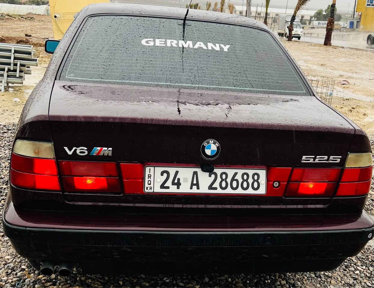 bmw 
موديل 95 بيها تعديلات معجون بدون دعم 
مكينه بيها بخار كير اوتو تدفيه تبريد 
للاستفسار اكثر اتصل *********** دهوك, العراق

